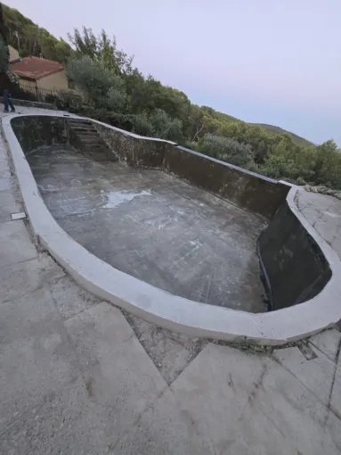 Application fibre de verre piscine polyester, rénovation piscine. Flayosc, Roquebrune-sur-Argens, ADC Polyester