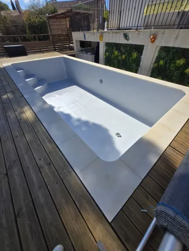 Piscinite et rénovation de piscines polyester à Brignoles, Roquebrune-sur-Argens, ADC Polyester
