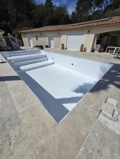 Rénovation de piscines en polyester à Saint-Tropez et dans le Golfe de Saint-Tropez, Roquebrune-sur-Argens, ADC Polyester