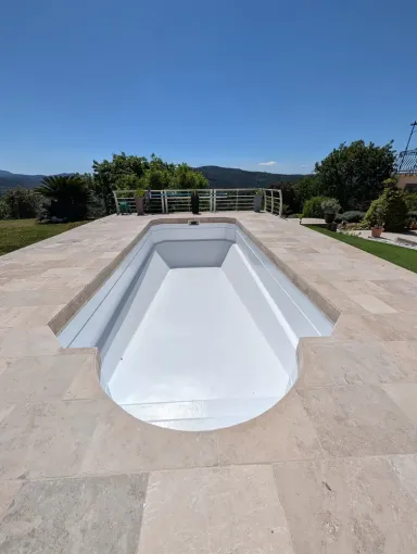 Application fibre de verre piscine à Fréjus, Roquebrune-sur-Argens, ADC Polyester