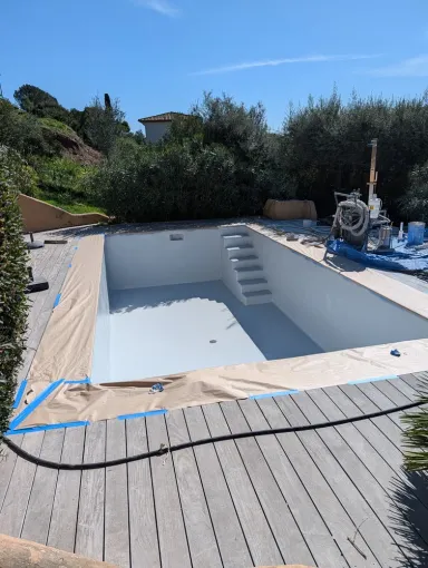 Rénovation de piscine et application de fibre de verre à Saint-Raphaël, Roquebrune-sur-Argens, ADC Polyester