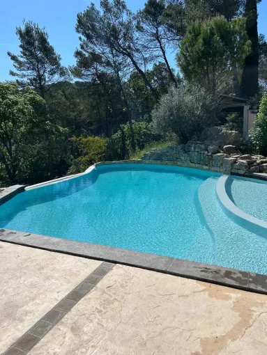 Rénovation de piscine et mise en eau à Fayence, Roquebrune-sur-Argens, ADC Polyester