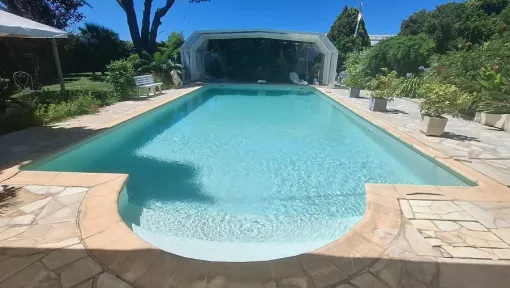 RÉNOVATION DE PISCINE POLYESTER À HYÈRES 