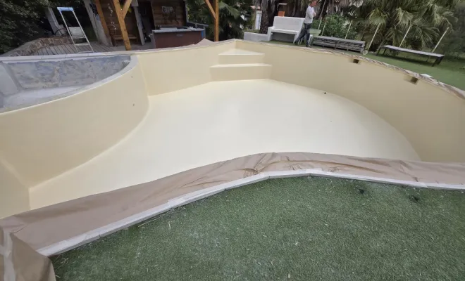 Piscinite à Bormes-les-Mimosas, Roquebrune-sur-Argens, ADC Polyester