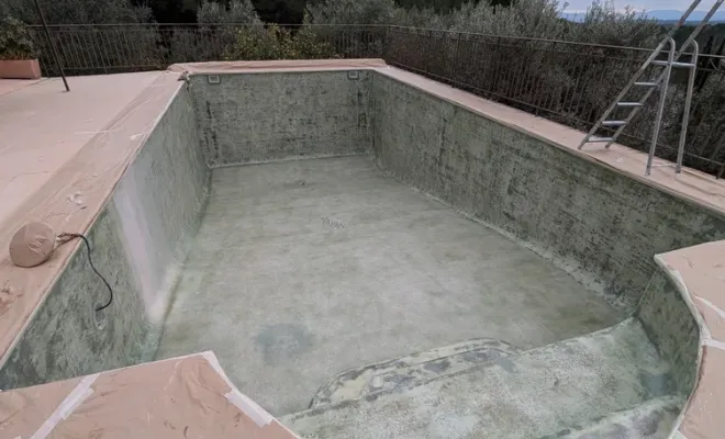 Rénovation de piscine polyester à Roquebrune-sur-Argens, Roquebrune-sur-Argens, ADC Polyester