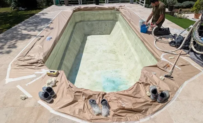 Application fibre de verre piscine à Fréjus, Roquebrune-sur-Argens, ADC Polyester