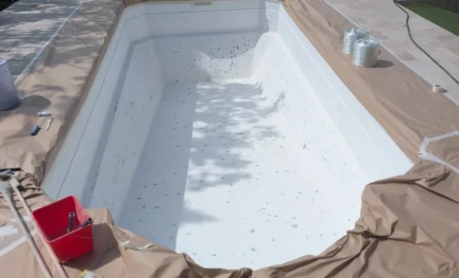 Application fibre de verre piscine à Fréjus, Roquebrune-sur-Argens, ADC Polyester