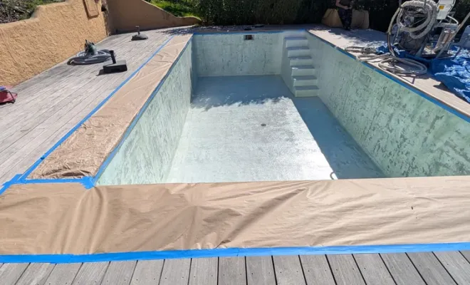 Rénovation de piscine et application de fibre de verre à Saint-Raphaël, Roquebrune-sur-Argens, ADC Polyester