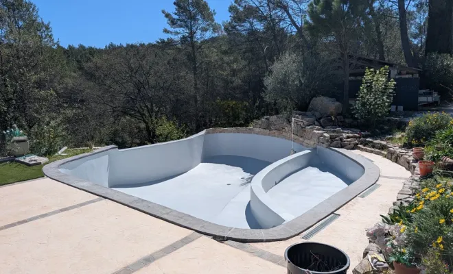 Rénovation de piscine et mise en eau à Fayence, Roquebrune-sur-Argens, ADC Polyester