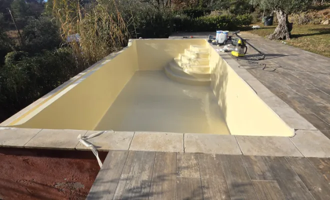 Rénovation polyester, rénovation piscine, Étanchéité piscine, Roquebrune-sur-Argens, ADC Polyester
