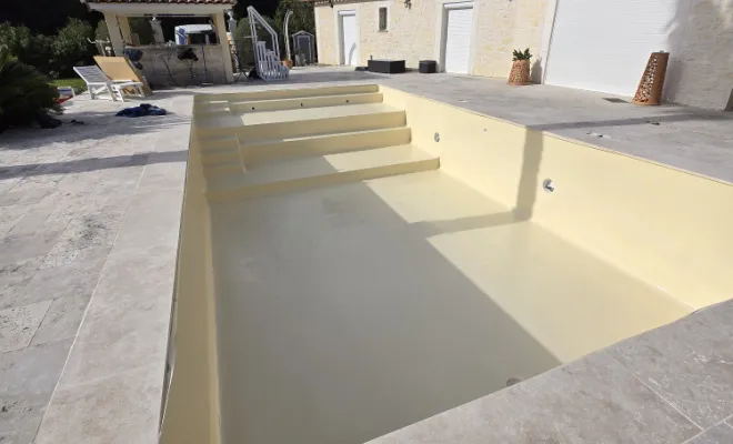 Rénovation polyester, rénovation piscine, Étanchéité piscine, Roquebrune-sur-Argens, ADC Polyester