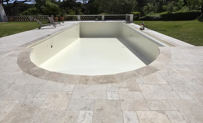 Rénovation polyester, rénovation piscine, Étanchéité piscine, Roquebrune-sur-Argens, ADC Polyester