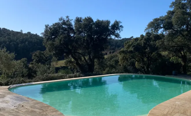 Rénovation polyester, rénovation piscine, Étanchéité piscine, Roquebrune-sur-Argens, ADC Polyester