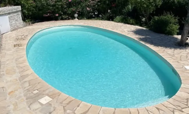Rénovation polyester, rénovation piscine, Étanchéité piscine, Roquebrune-sur-Argens, ADC Polyester