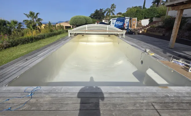 Rénovation polyester, rénovation piscine, Étanchéité piscine, Roquebrune-sur-Argens, ADC Polyester