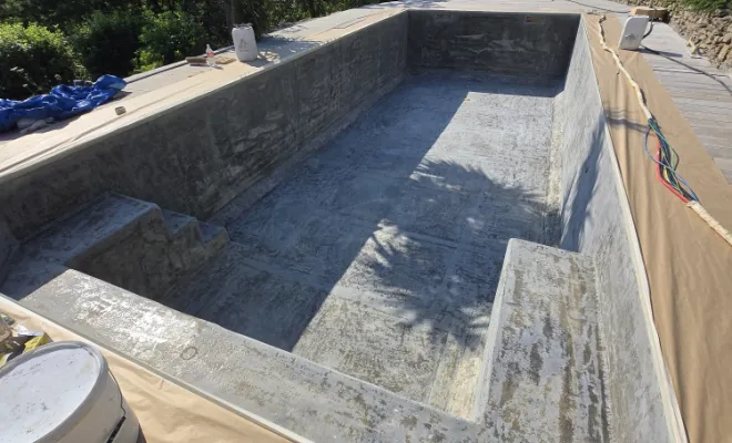 Rénovation piscine polyester, reprise fuite.  Piscine Var, fire de verre, gelcoat, topcoat. , Roquebrune-sur-Argens, ADC Polyester