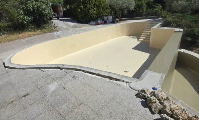 Rénovation polyester, rénovation piscine, Étanchéité piscine, Roquebrune-sur-Argens, ADC Polyester